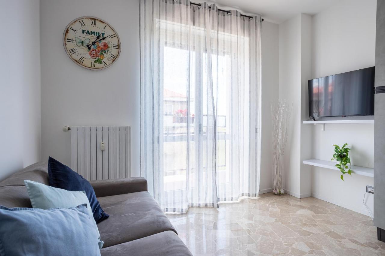 Milano City Apartments - Parking And Comfort - Spacious Apt Up To 8 Pax Buitenkant foto